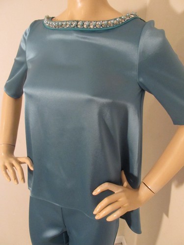 NEW ST JOHN KNIT SIZE 4 PANT SUIT SATIN GREEN VERDE JEWEL DESIGN AT NECKLINE - Picture 6 of 10
