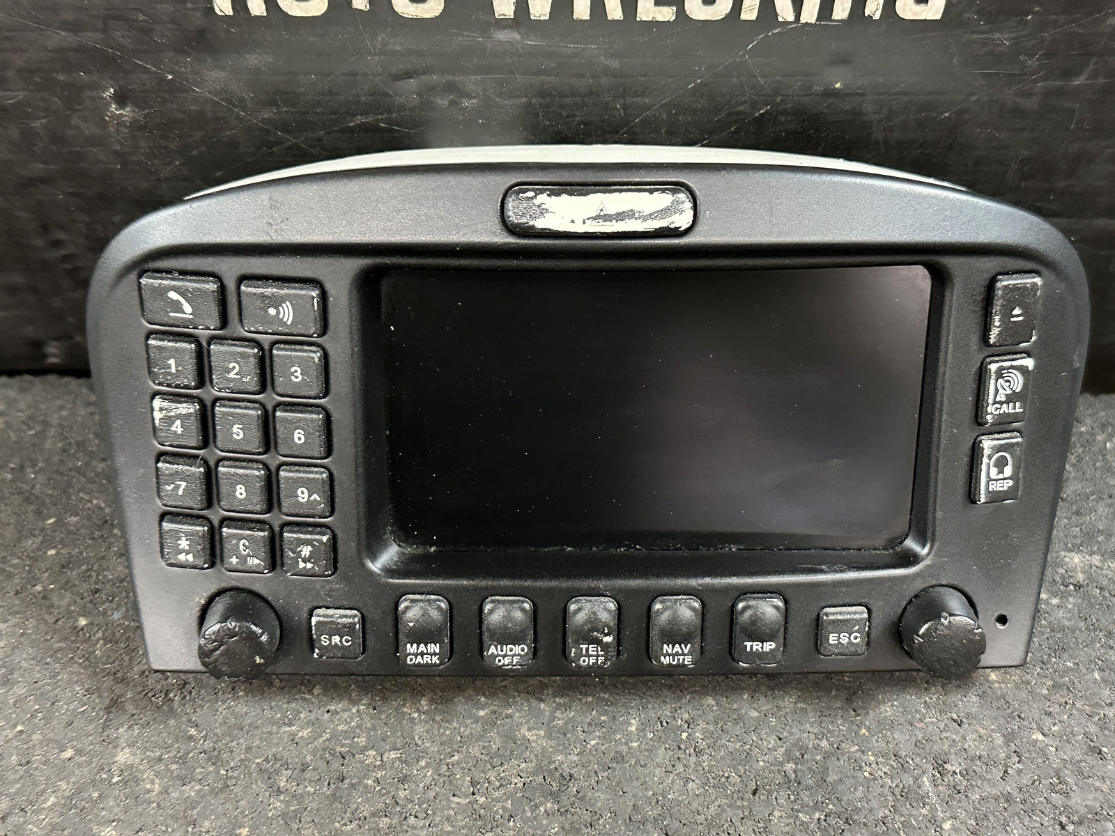 02-06 MASERATI SPYDER CONVERTIBLE NAVIGATION DISPLAY SCREEN & RADIO RECEIVER