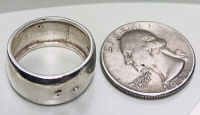 5.1g 925 FINE STERLING SILVER BAND TWIN DOTS BRAILLE MARKING? SIZE 6 HALLMARKED