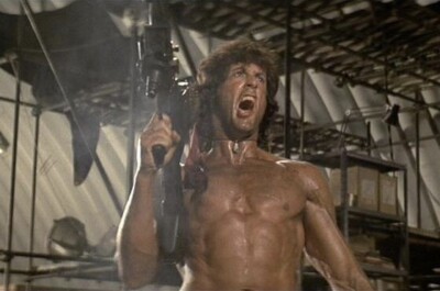 FILM FOTO NR. 18 - RAMBO 2 - DER AUFTRAG (1985) - HOCHGLANZ - 15 x 10 CM - NEU
