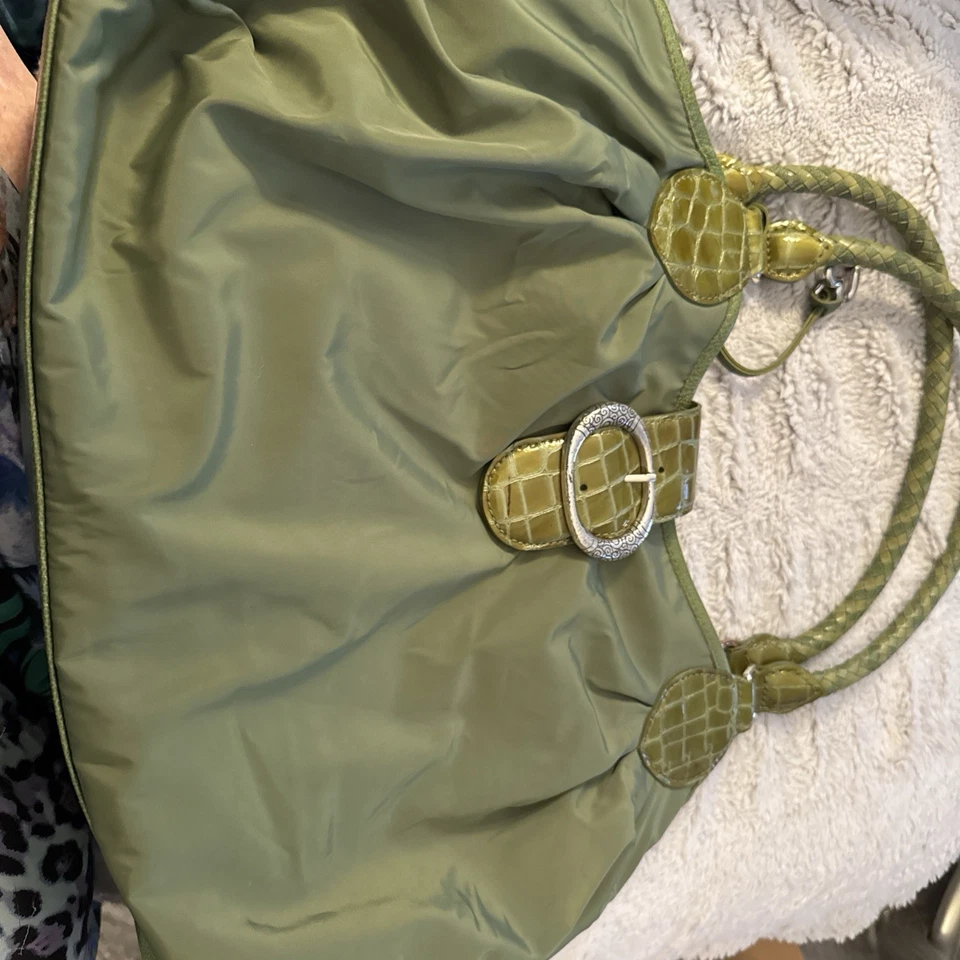 Bolso de Mano Brighton Verde Oliva Tela Suave Cartera Top Forro Lunares Foto 4 de 4