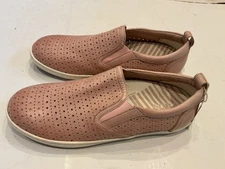 Taos  Womens 8.5 Blush Pink  Court Leather Perforated Shoes Slip On NEW