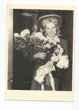 Postcard: Betty Grable, ca. 1940's, in Grand Central Station, New York - pin-up