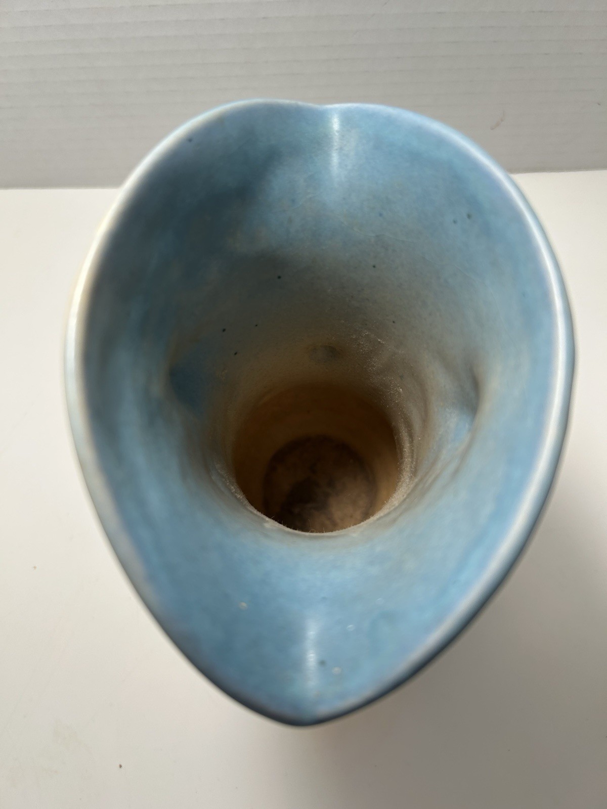 Roseville Columbine Handled Vase Blue Molded Blossoms Thin Stems USA  16-7