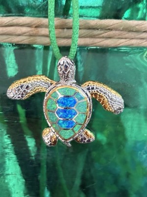 Neu mit Etikett Kovel Collection Lederrücken Schildkröte Anhänger .925 Sterlingsilber-Inlay Opal