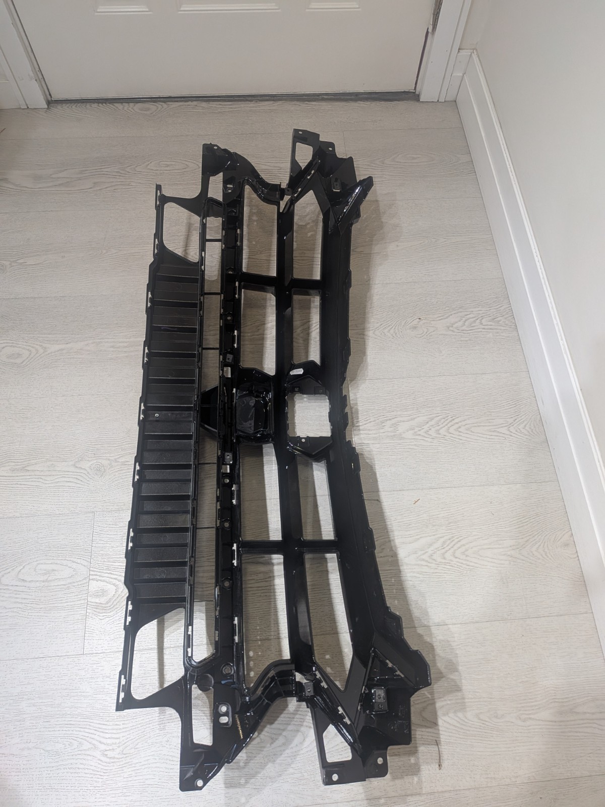 2024-26   Lamborghini Urus SE  Front Bumper LOWER CENTER GRILLE  4ML807639J  OEM