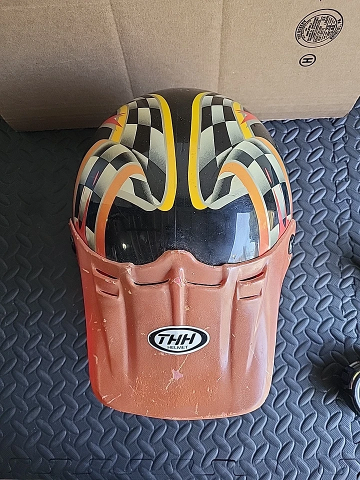 THH Motocross Helmet T-660 Size XL Black Red White Checkered Dirt Bike Helmet - Image 2 of 4
