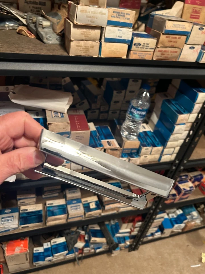 ОБОДОК КУПОЛЬНОГО ФОНАРЯ FORD C0TF-13787-A 1958-60 THUNDERBIRD 59-60 TRUCK FAIRLANE НОВЫЙ ИЗ СТАРЫХ ЗАПАСОВ - Изображение 3 из 4