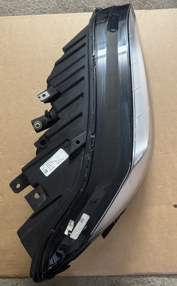 TESLA MODEL X HEADLIGHT RIGHT PASSS 2016-2021 LED 103431500F - Image 3 of 4