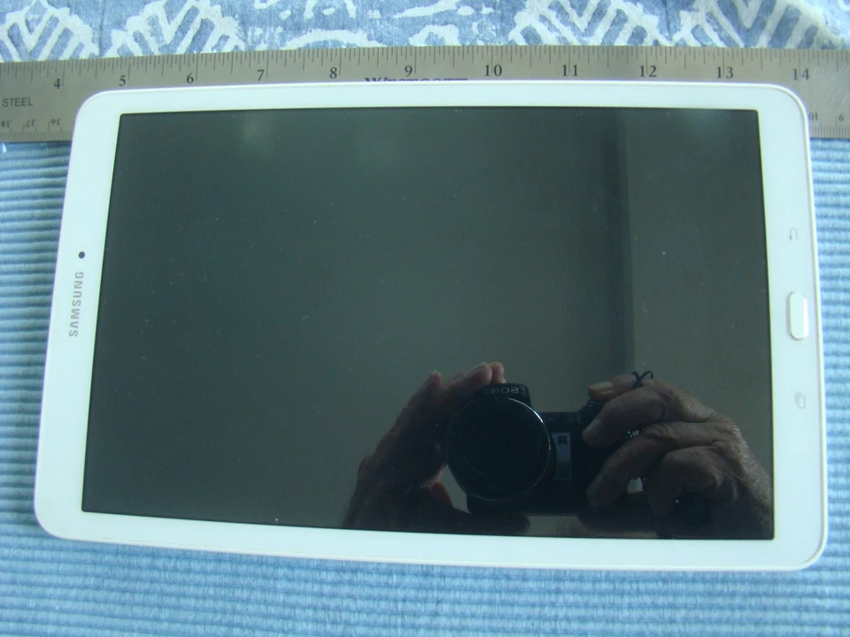 Galaxy Tab E 16 Gb Tablet - Image 3 of 4