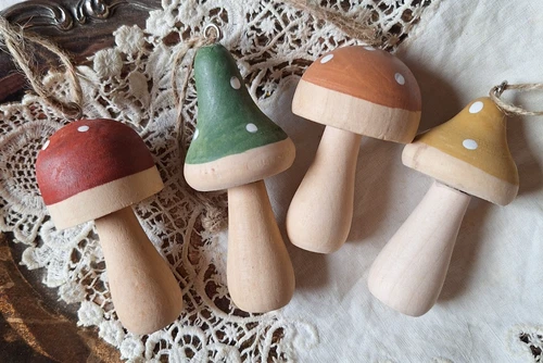 Wood MUSHROOM Christmas Ornaments Polka Dots Set of 4 NEW