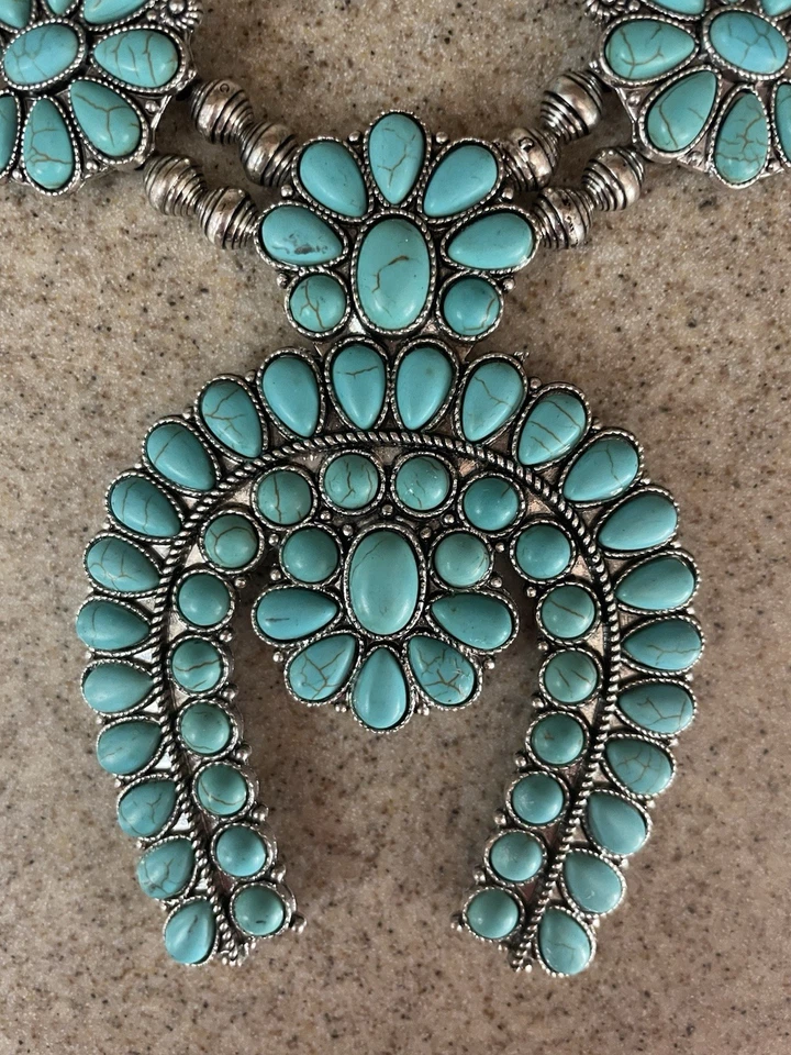 Collar estilo suroeste turquesa/plateado flor de calabaza Foto 2 de 4