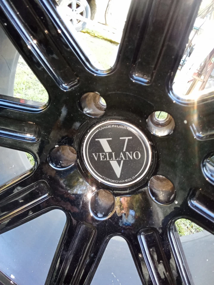 Vellano rims 22” staggered with 35x 12.50 R 22 LT tires good tread set of 4 - Image 2 of 4
