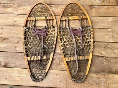 GREAT Snowshoes 30'' Long x 13'' Wide with Leather Bindings DECORATIVE SNOW SHOES