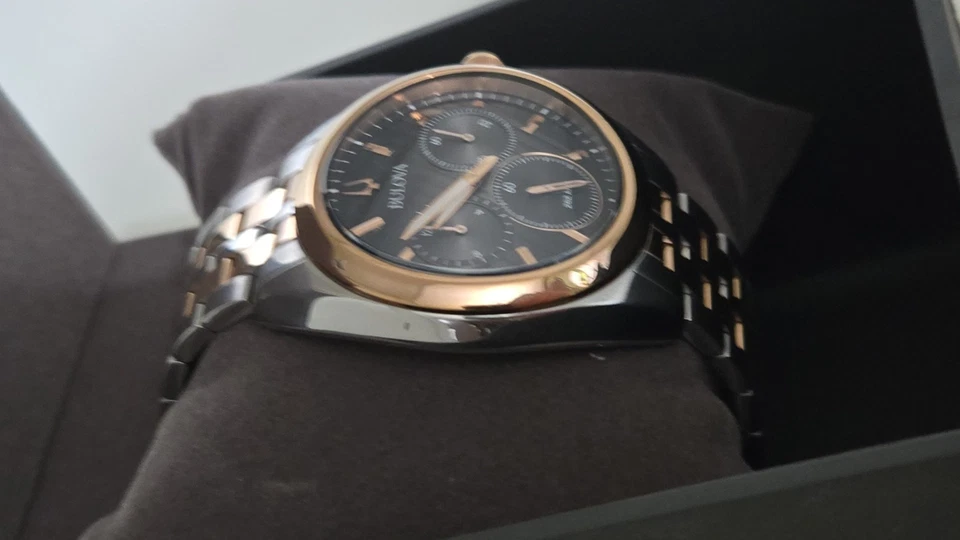 Мужские часы-хронограф Bulova CURV 98A160 двухцветная нержавеющая сталь - Изображение 2 из 4