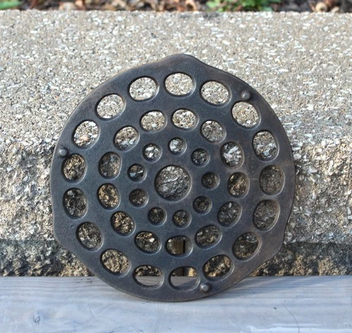 Wagner Ware #2 Cast Iron 8.5" Round Trivet for Dutch Oven, Roaster