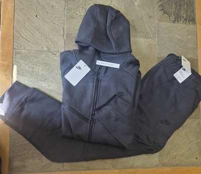 Nike Tech fleece Sweatsuit brand new with tags Navy. $260 Retail