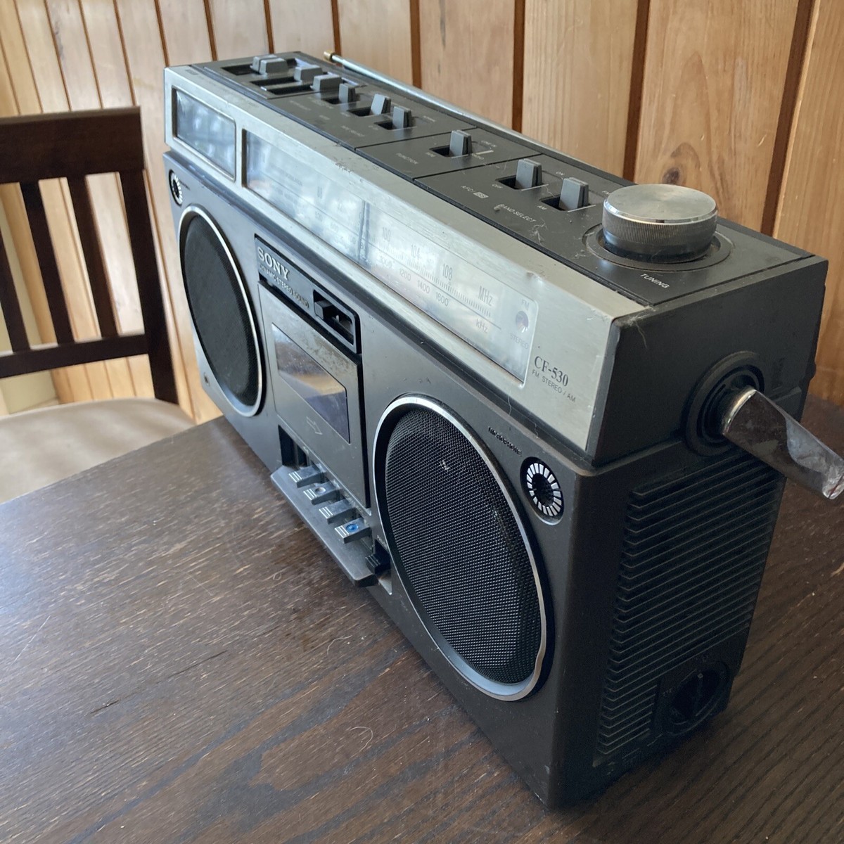 Sony CF-530 JUMANJI BOOMBOX JAPAN Record knob missing. Works Sony CF-530 JUMANJI BOOMBOX JAPAN Record knob missing. Works