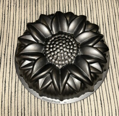 Nordic Ware Retired Sunflower Cake, Bundt Pan, 10 Cups, Cast Aluminum, Dark Gray