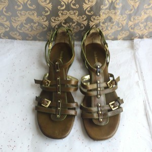 enzo angiolini flat sandals