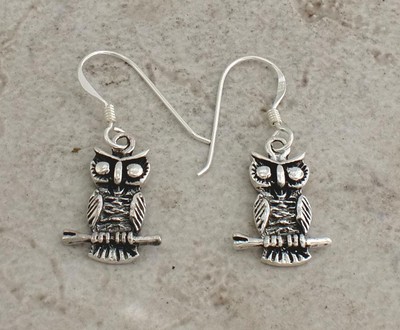 UNIQUE .925 STERLING SILVER DETAILED WISE OWL DANGLING EARRINGS  style# e0834