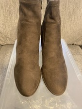 Marc Fisher Women s Taupe Suede Ankle Boots 9M Excellent Condition