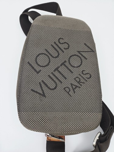 Authentic Louis Vuitton Pre-Owned 2004 Damier Geant Mage belt bag