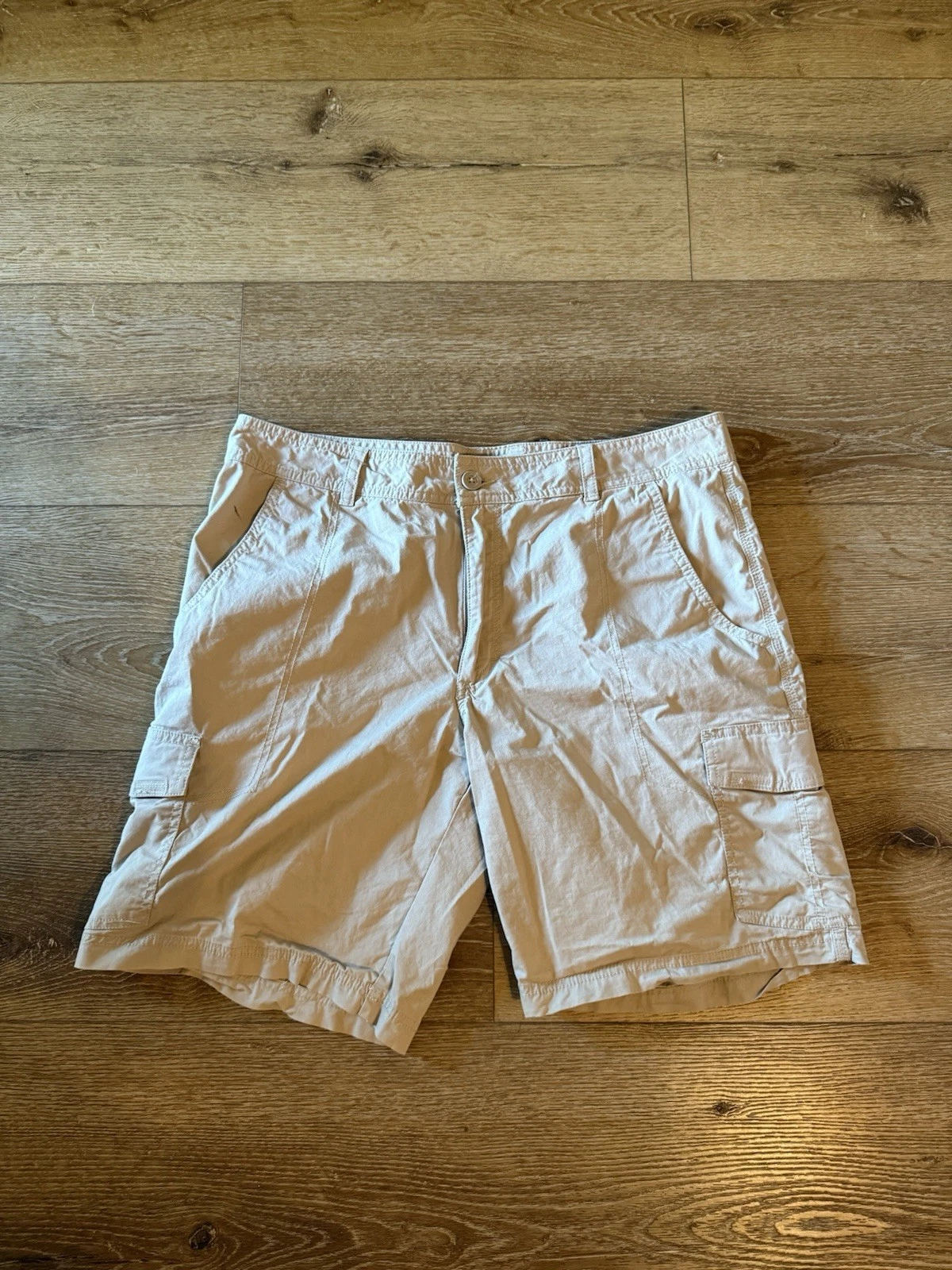 Columbia Mens Khaki Cargo Shorts Outdoor Hiking Size 38 x 10''