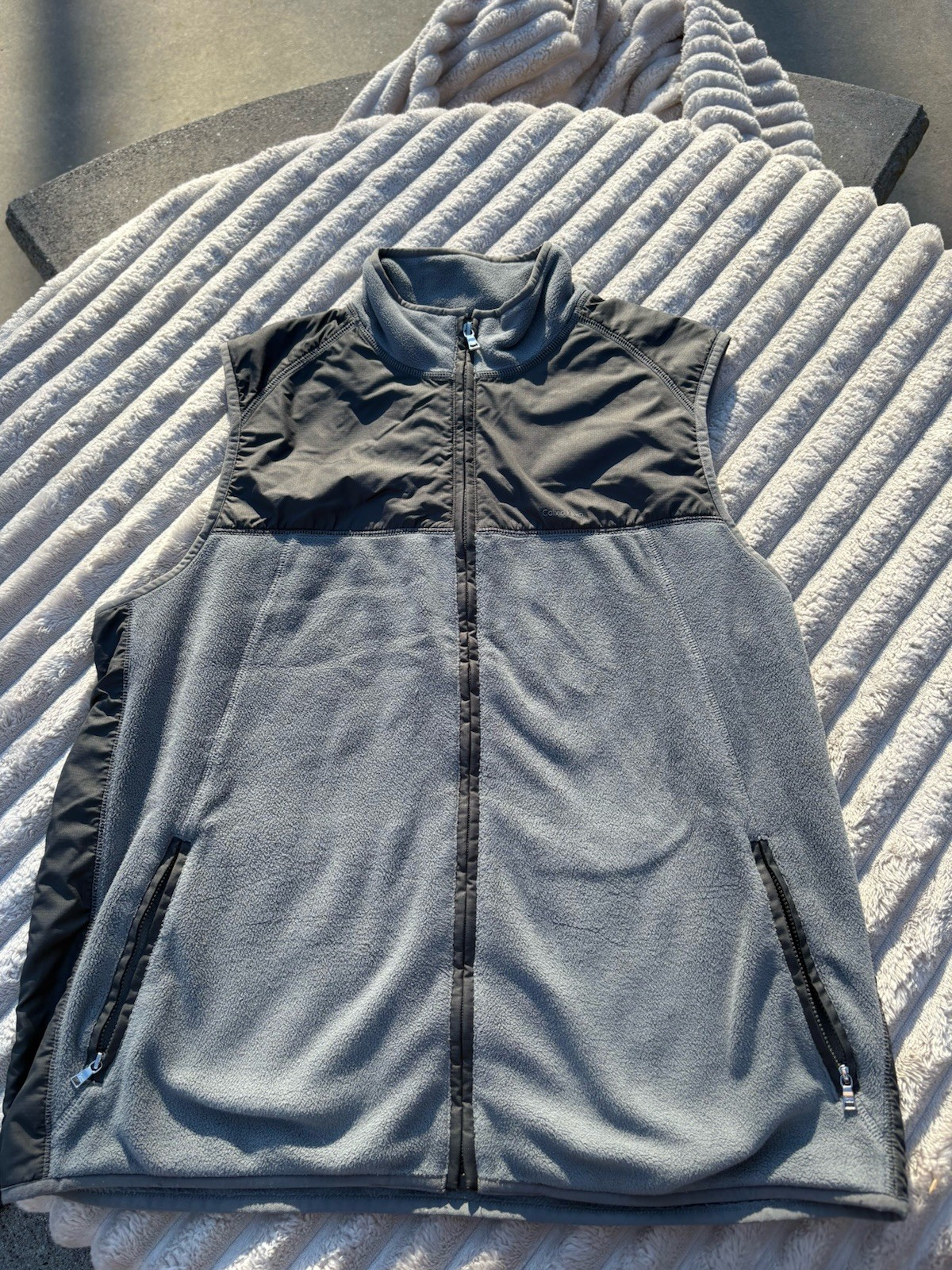 Calvin Klein Men’s Extra Large Zip Up Sweater Vest Gray And Dark Gray Colors