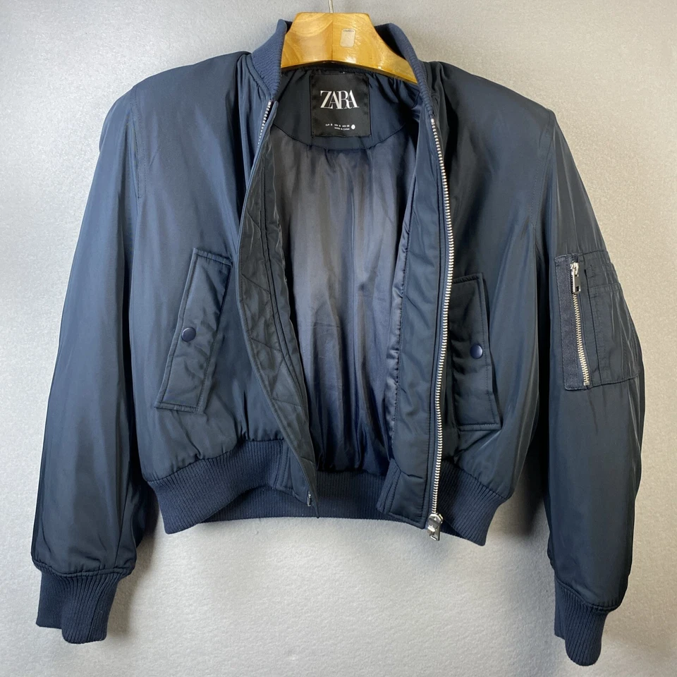 Chaqueta Bomber Zara Mujer Pequeña Azul Oscuro Bolsillos Rompevientos Puffer Aislado Foto 3 de 4