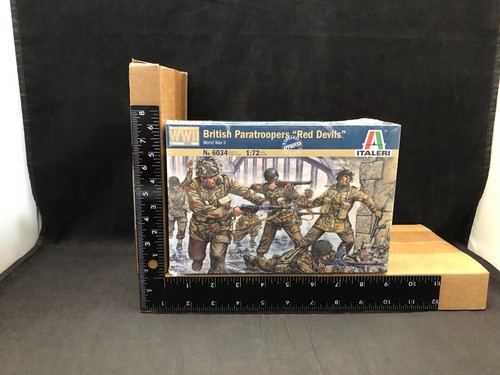 Italeri World War II British Paratroopers "Red Devils" 1:72 Scale Model Kit 6034 - Picture 7 of 7