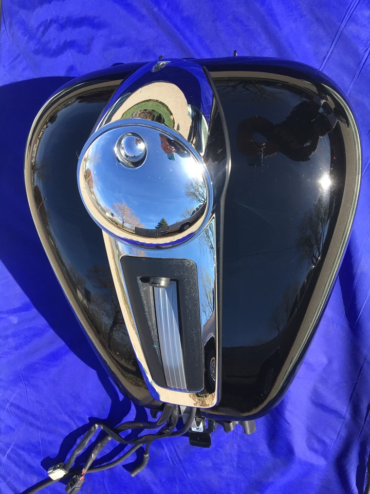 Harley Oem ultra limited gas tank 2014 Up Touring Fuel Injected Injection EFI - Image 2 of 4