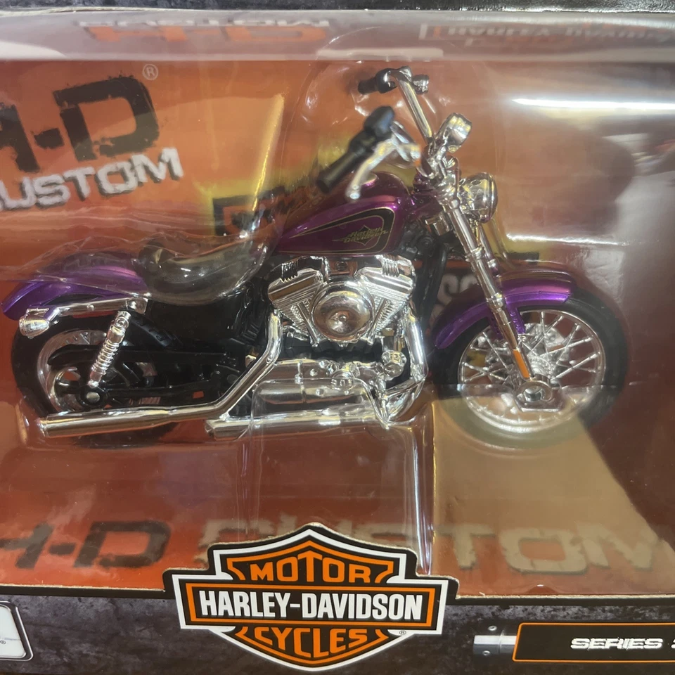 Harley Davidson 2013 XL 1200V SETENTY TWO motocicleta Maisto serie 38 1:18 nuevo en caja Foto 2 de 4