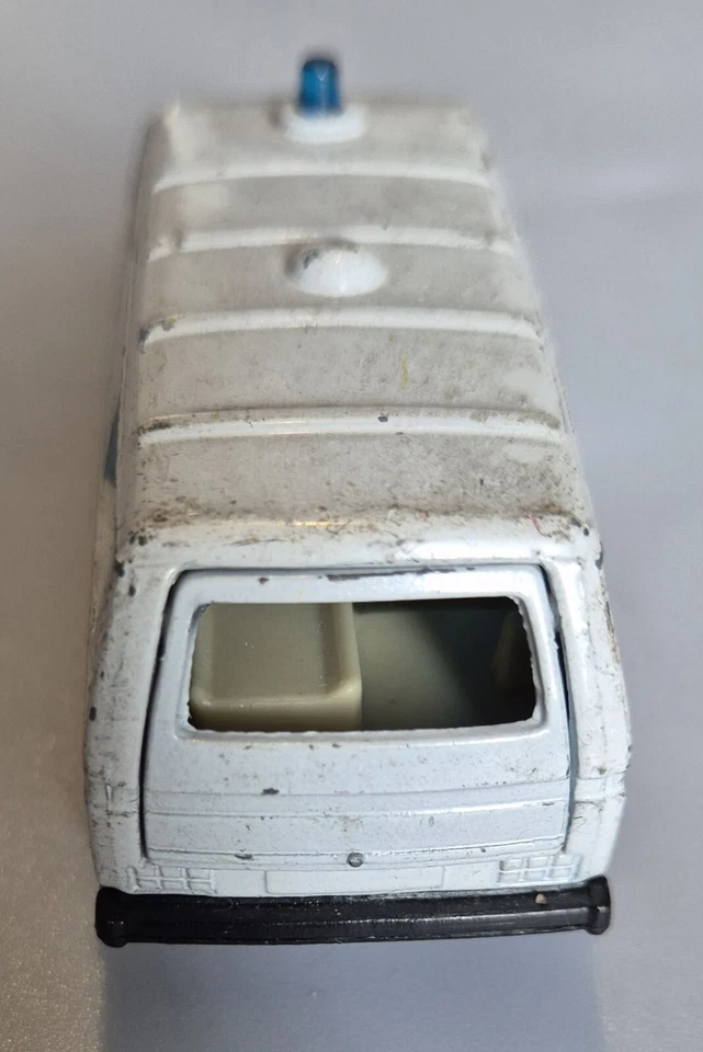 Ambulancia de colección Matchbox Volkswagen Transporter juguete diecast 1:62 1987 Foto 4 de 4