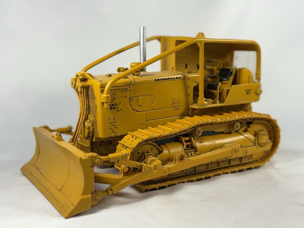 RARE DANBURY MINT CAT D9 CATERPILLAR CLOCK BULLDOZER NEW IN BOX
