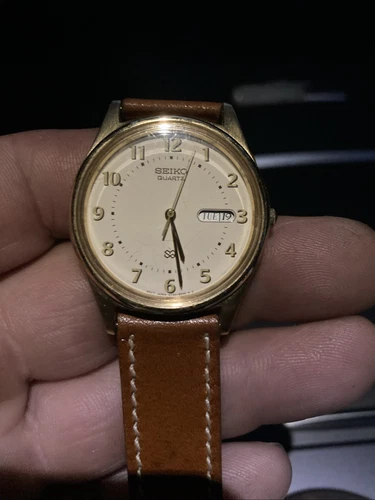 Vintage Seiko Quartz Gold-Tone Watch Day / Date 5Y23-8049, NEW BATTERY  Working