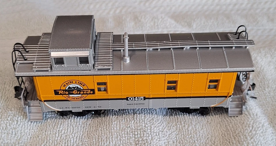 Athearn Rio Grande Caboose - Cabin & Marker Lights, Metal Wheels, KeepAlive, KDs - Image 4 of 4