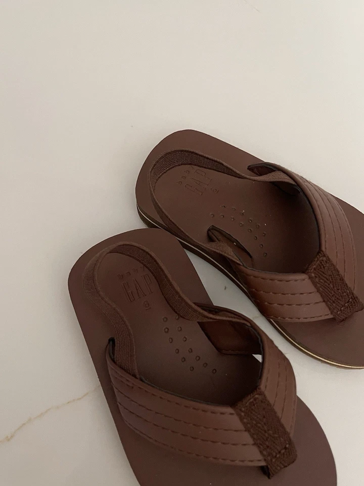 GAP Baby Toddler Flip Flips Size 6C Like New - Image 3 of 4
