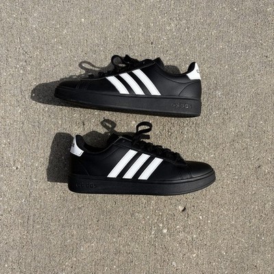 adidas Men's Low Top Athletic Sneakers Black/White Mens 7 .5 M/9W