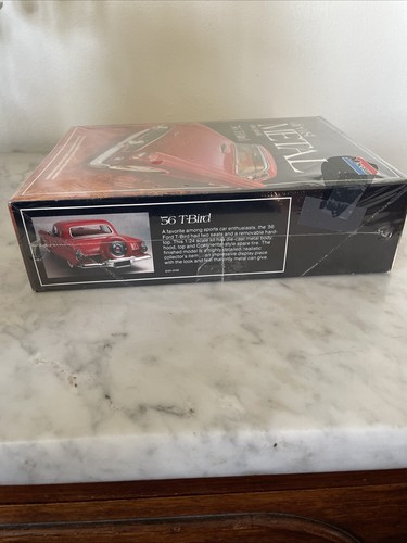 Die-Cast Metall und Plastik Modellbausatz eines 1956 Ford Thunderbird ('56 T-Bird) - Bild 6 von 7