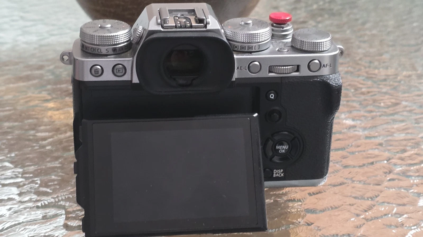 Fujifilm X-T3 26.1MP - Silver - w/ 18-135mm f/3.5-5.6, Flash and Multi ND Filter - product detail image 4