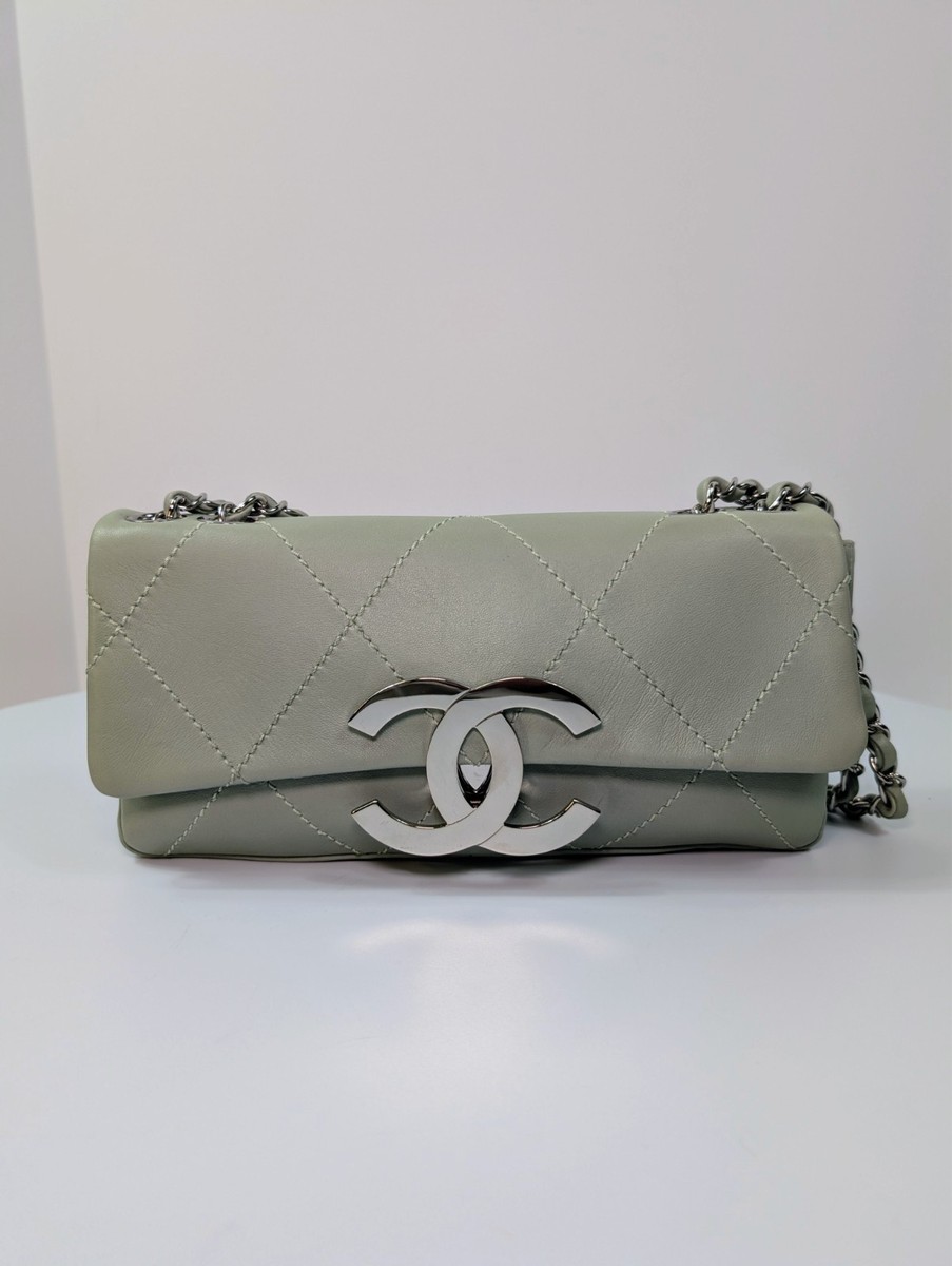 茶*様 Chanel Silver ヴィンテージバッグ Chanel Vintage Mint Green East West Flap Bag with Oversized Silver