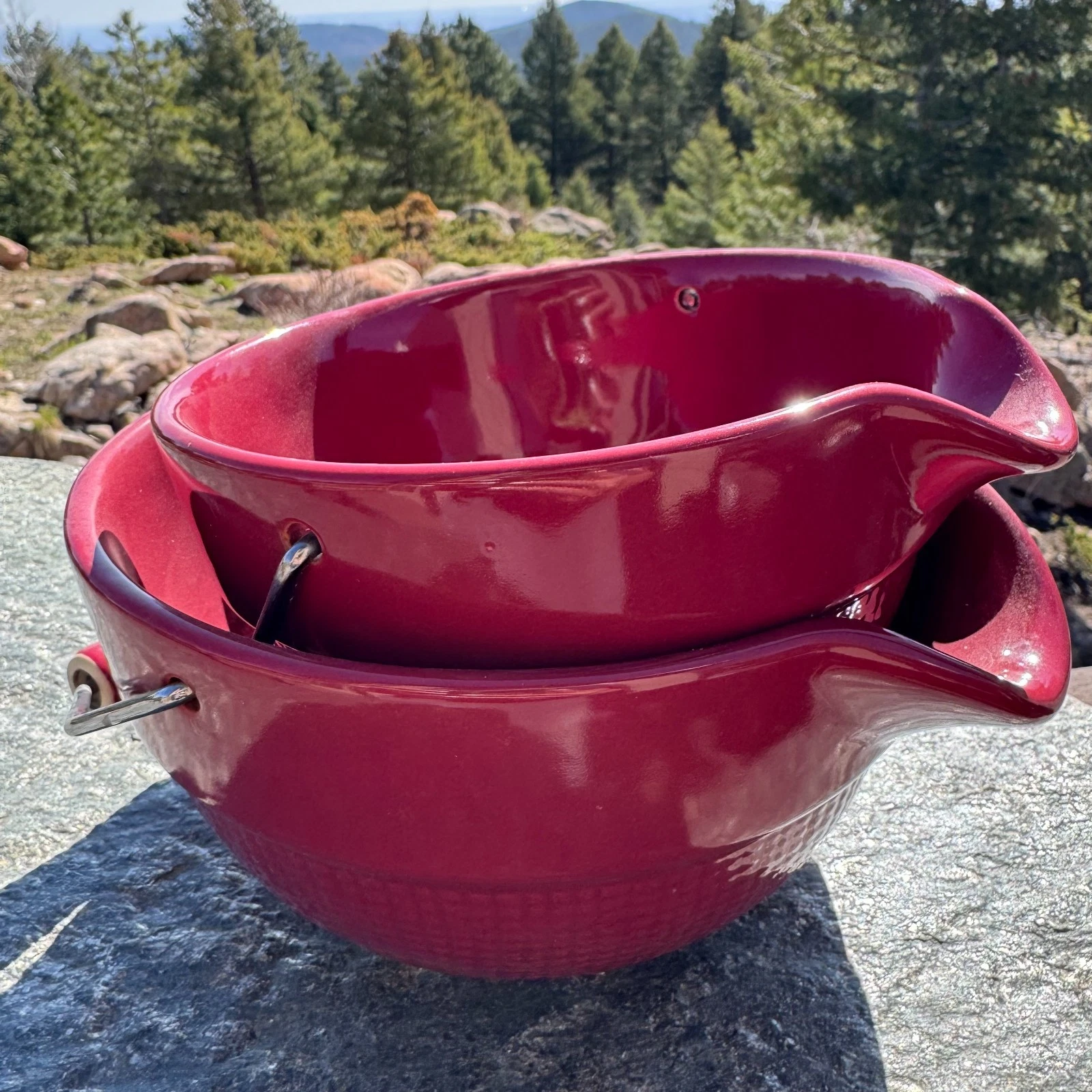 Red stoneware mixing bowls with handles and pour spouts – set of 2
