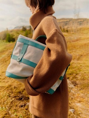 Authentic Paravel Glacial Blue Weekender Travel Bag - Missing original strap