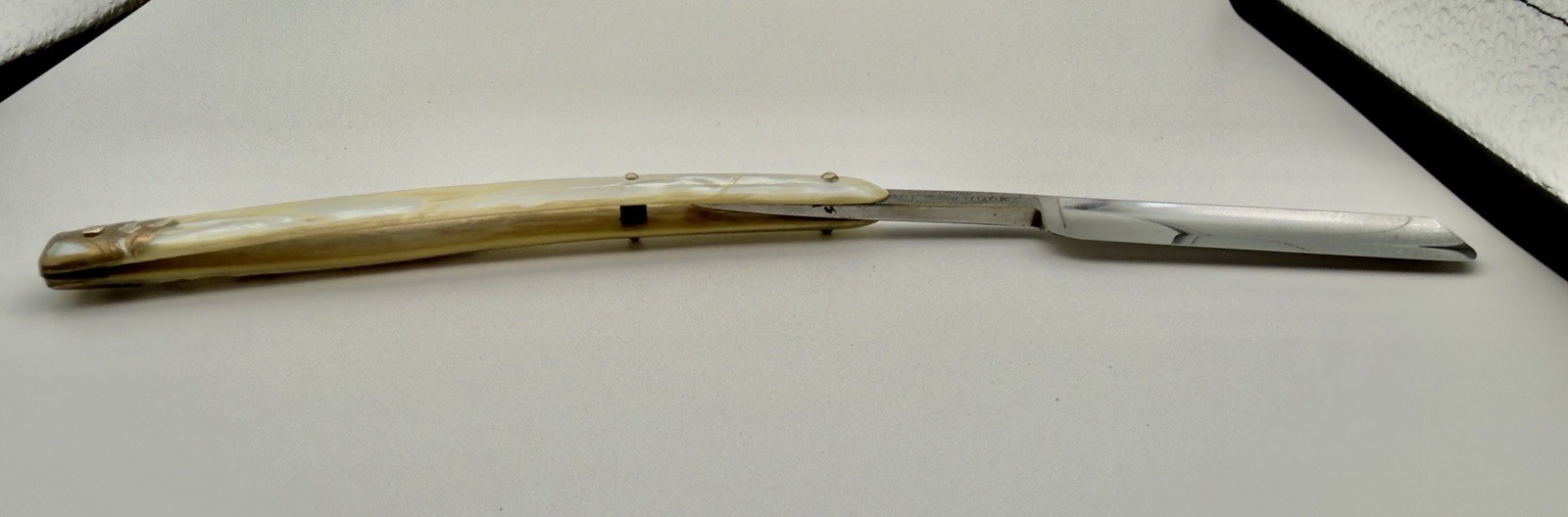 Vintage Dubl Duck Pearlduck 9/16 Round Point Wonderedge Straight Razor