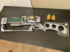 Custom 1:1 Scale Fallout Laser Rifle. Reloadable Fusion Cells. High Quality!