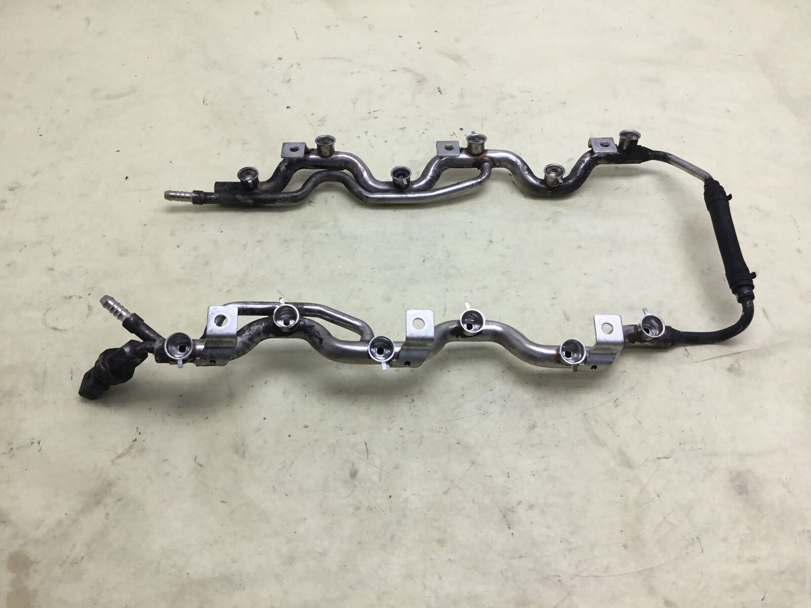 13-18 Bentley Flying Spur W12 6.0L Gas Fuel Injection Inject Rail Pipe Line |:Y