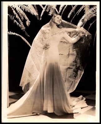 Ilona Massey (1940s)    Hollywood beauty Stylish Pose Vintage MGM Photo K 110