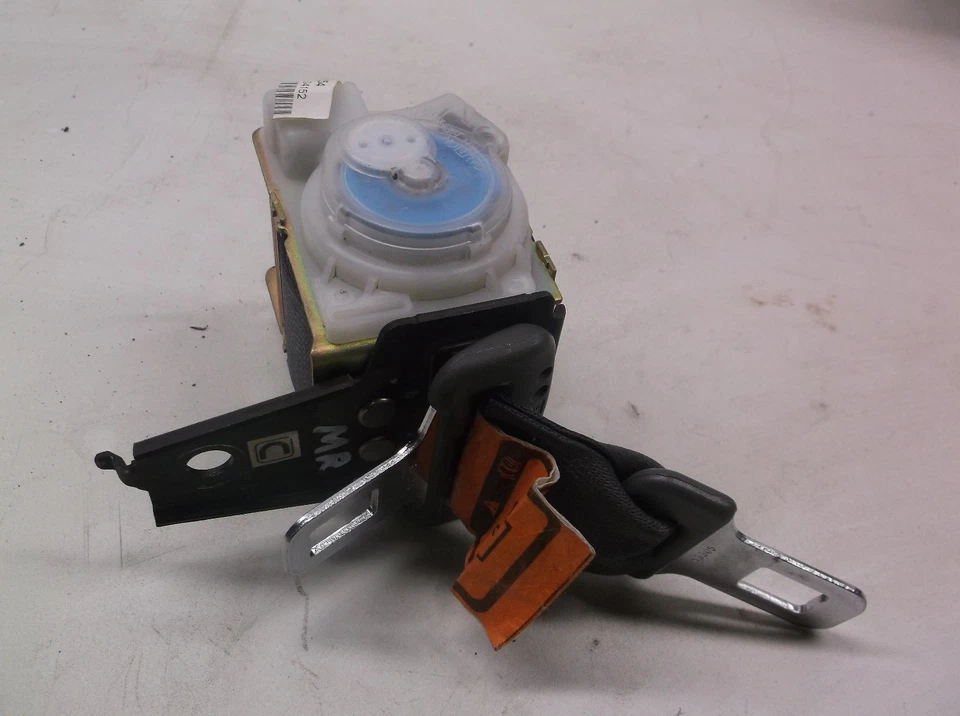 Серый натяжитель заднего среднего ремня безопасности в сборе для Mazda 6 2003-2008 годов выпуска от оригинального производителя NS512129 - Изображение 2 из 4