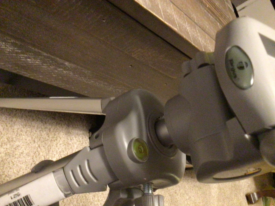 Trípode para cámara expandible y plegable TARGUS TGT-58TR con estuche de transporte Foto 4 de 4